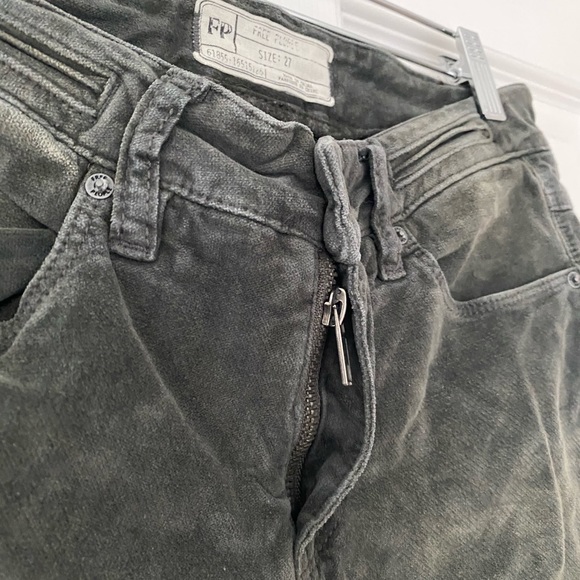 Free People - Vegan Suede Olive Green S:27 capris - Picture 5 of 9